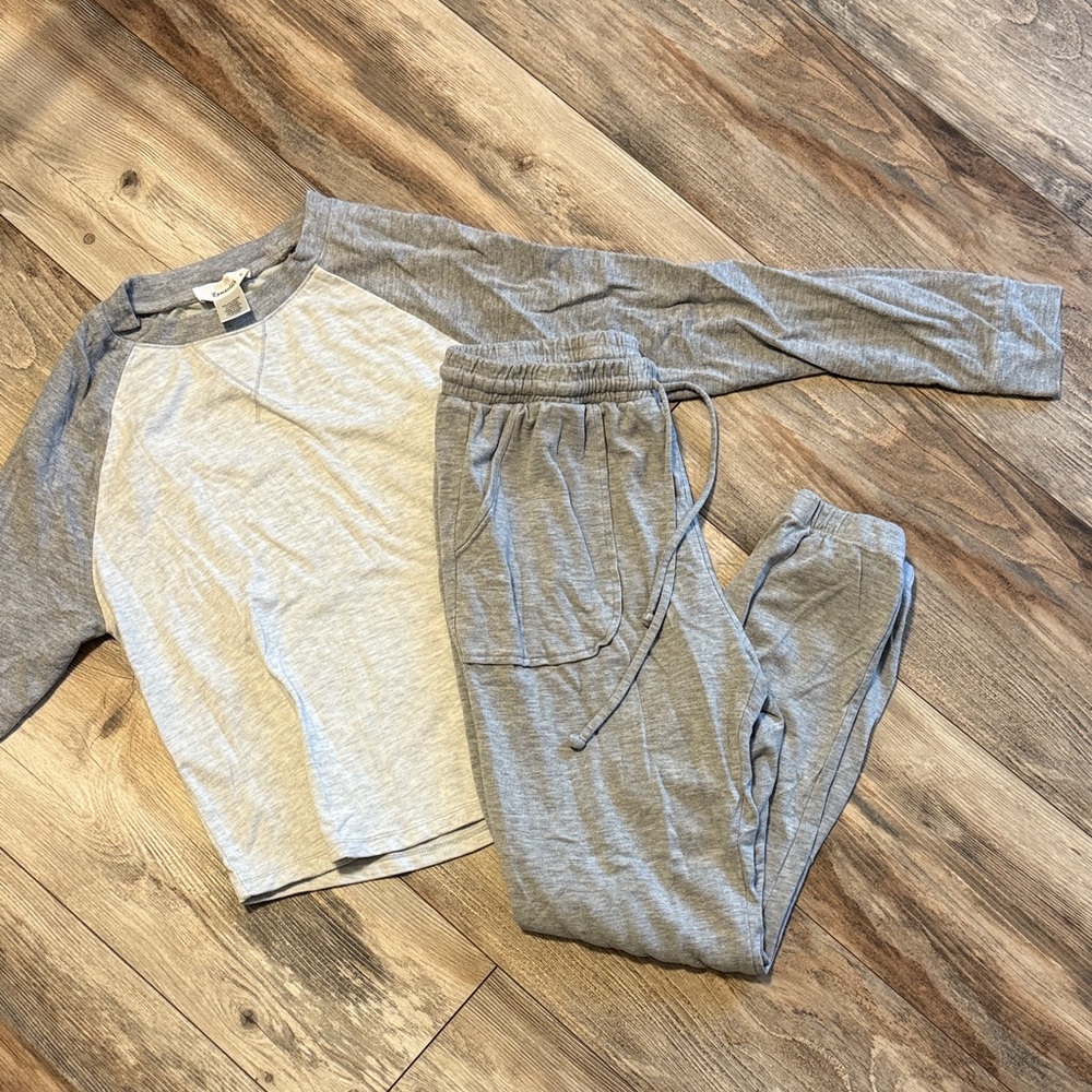 URBAN Romantics Heather Gray Joggers